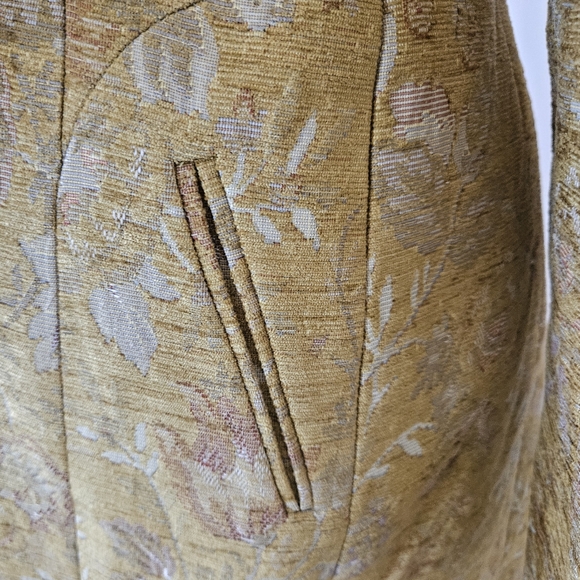 STUNNER!! Tapestry Coat - Picture 8 of 11